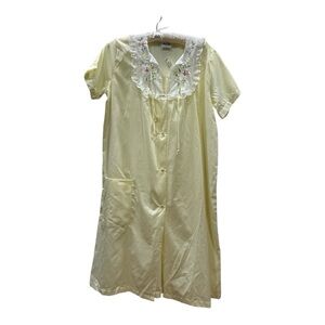 House Coat 80s Pocket Robe Medium yellow Muu Muu Vintage Embroidered Cottage NOS